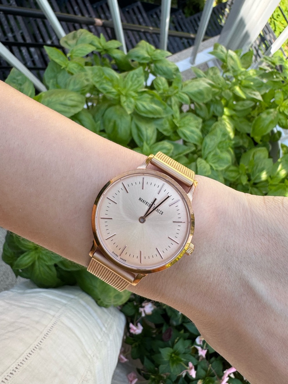 Manfred Cracco Swiss-Made Minimalist Watch – Copper / Milanese Mesh